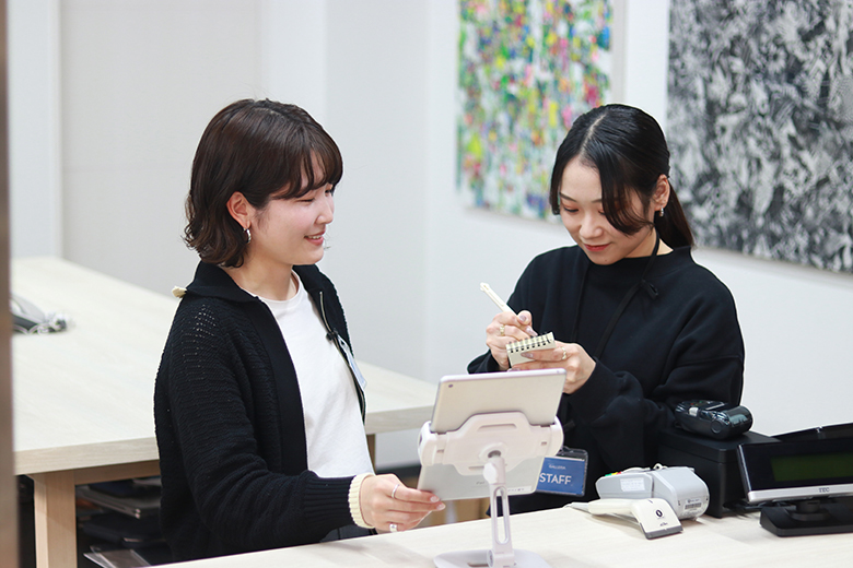 店舗運営スタッフ