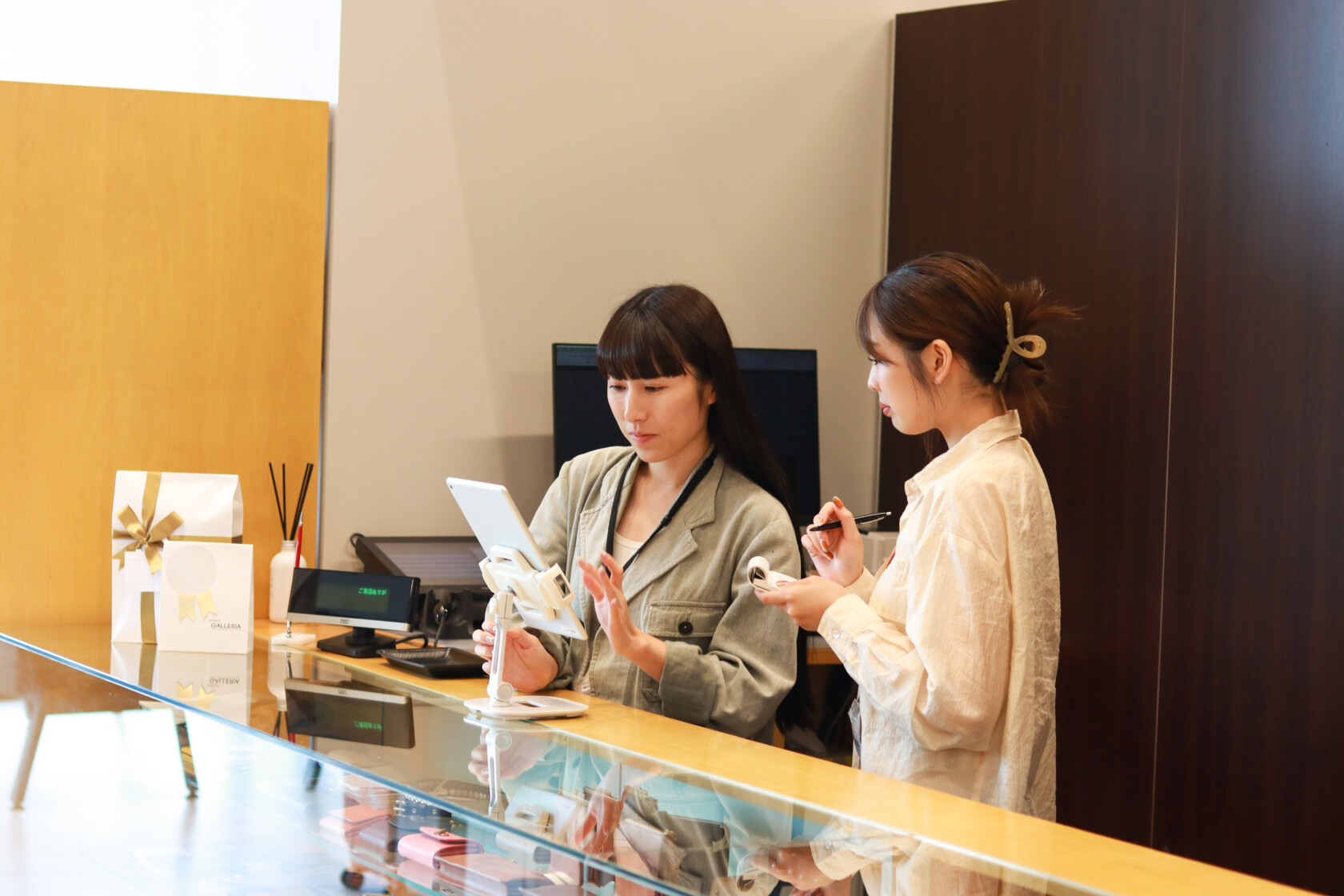 店舗販売スタッフ